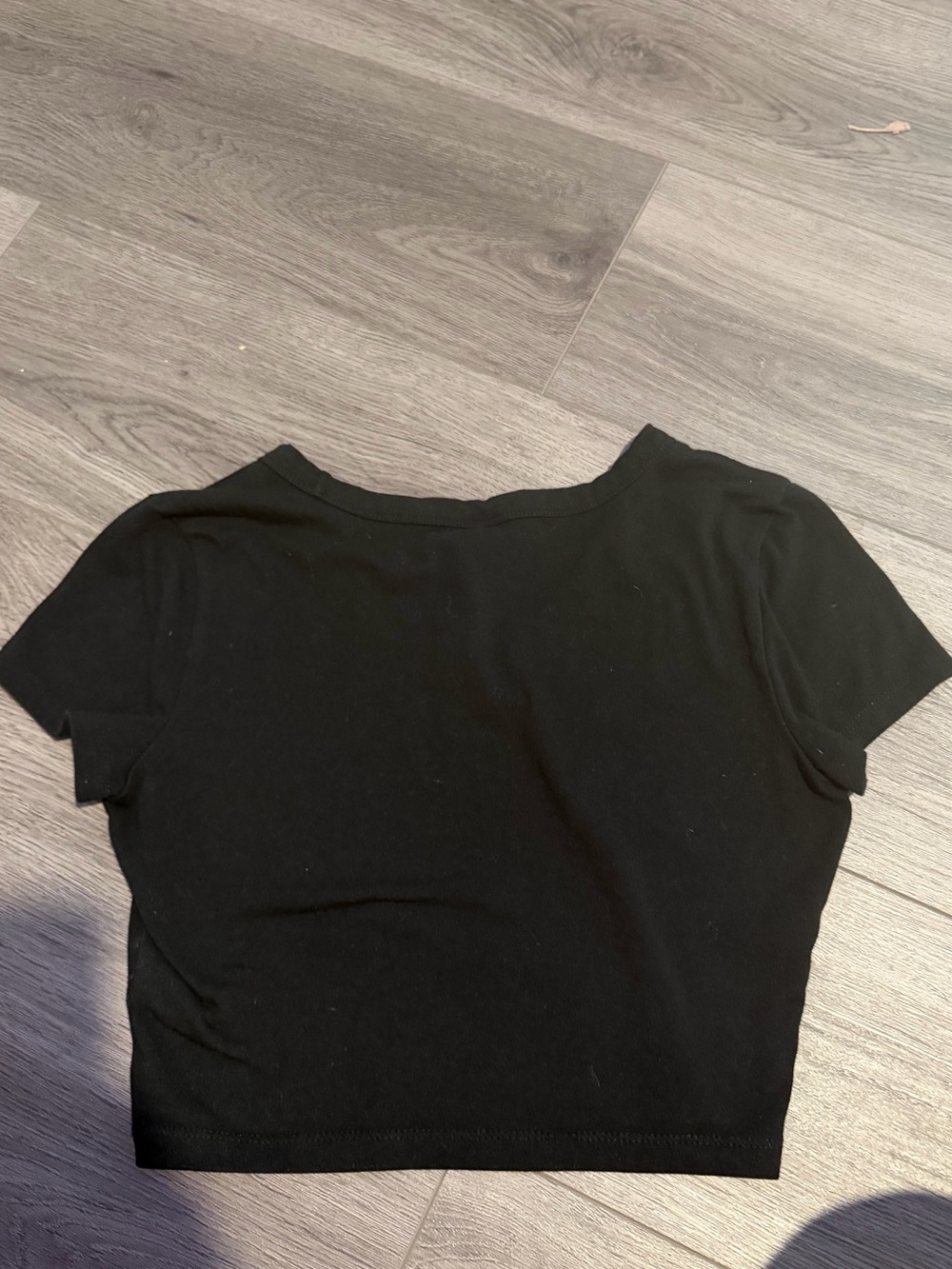 V Neck Cropped Tee - Picture 2 of 3